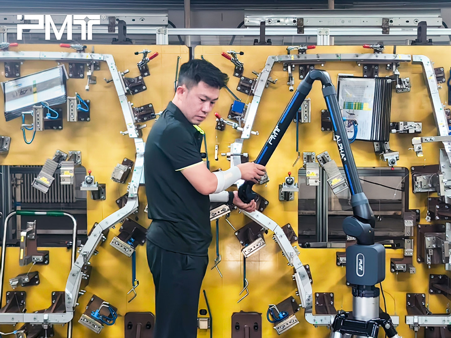 PMT派姆特关节臂测量机汽车行业立式检具测量实拍图