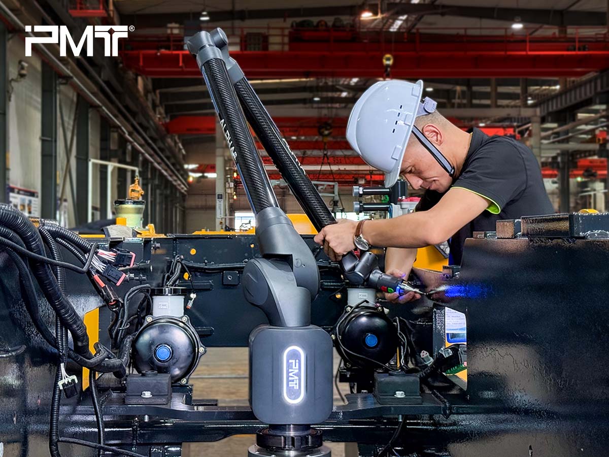 PMT派姆特工程师使用关节臂测量机在柳工现场实时检测