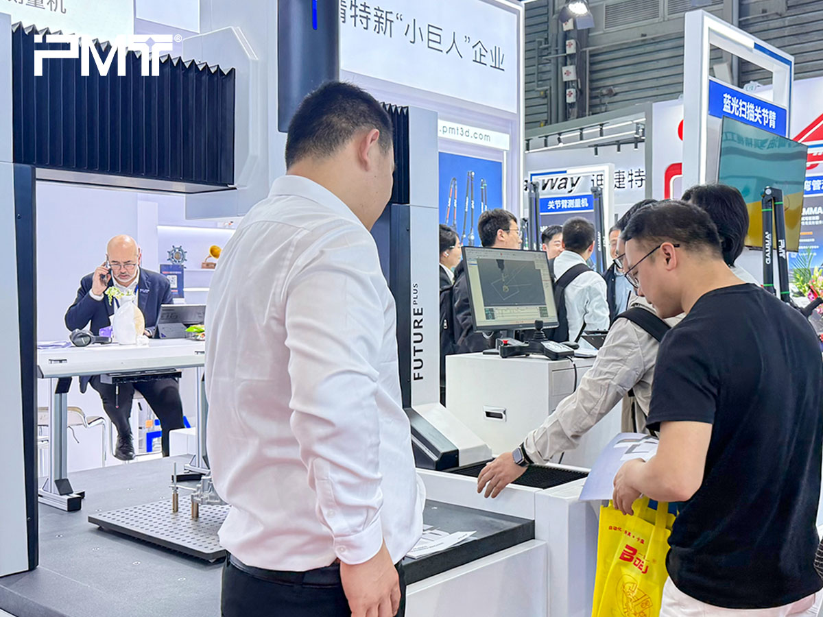 PMT派姆特三坐标测量仪在CCMT2026现场的互动交流图